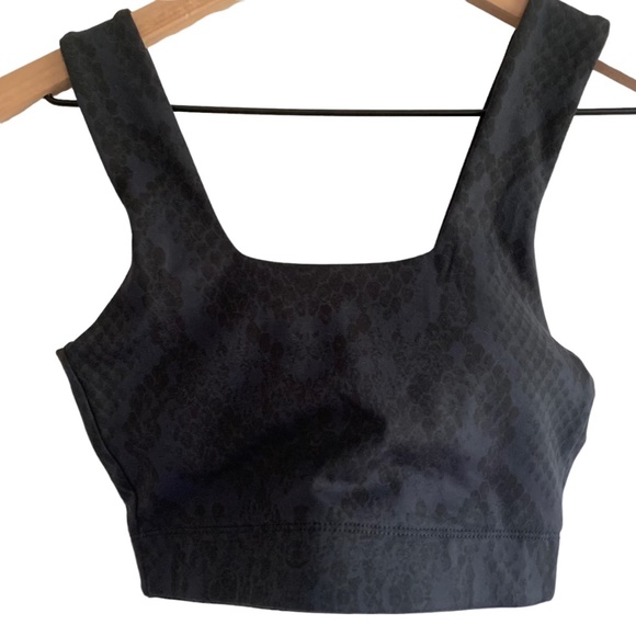 Varley textured pullover sports bra NWT - Picture 4 of 5